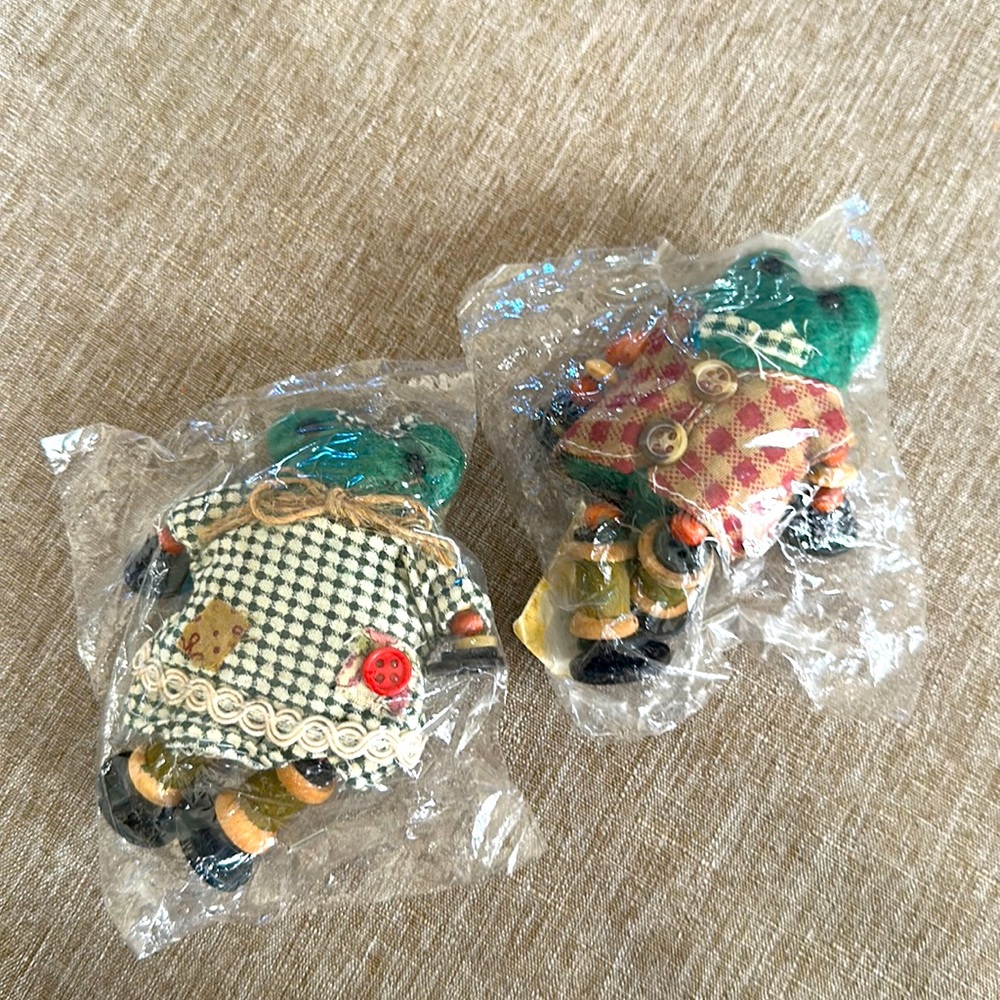 2sets FAB Frog magnets NEW vintage inspired